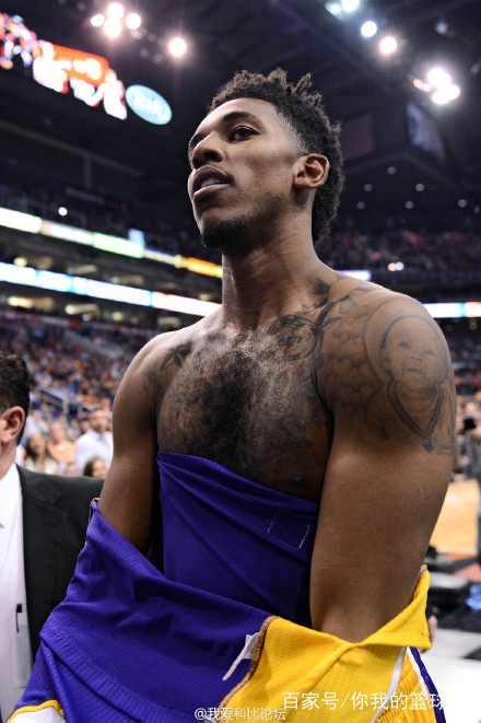 阿姆拉巴特：安东尼不该吃红牌，他并非故意踢对方面部（阿姆拉巴特为安东尼鸣不平：踢中对方面部非故意，红牌判罚不当）