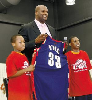 意甲战报：巴特萨吉献双响，劳利恩特追平，米兰2-2萨索洛（意甲：巴特萨吉梅开二度，劳利恩特扳平，米兰2-2萨索洛）