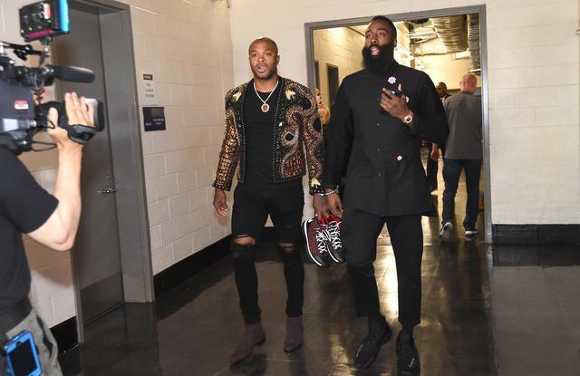 ESPN：奥斯卡曾短暂失去意识，目前正在ICU接受检查（ESPN：奥斯卡一度失去意识，现于ICU接受检查）