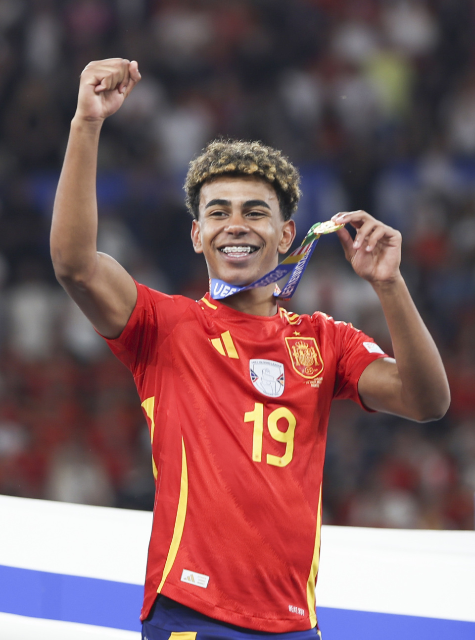 莱奥：我和囧叔经常交流，不仅聊足球，也聊生活中的方方面面（莱奥：我和囧叔交流频繁，谈的不止足球，也聊生活点滴）