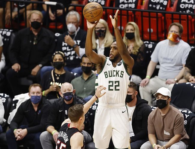 你礼貌吗！戈贝尔让杰伦·布朗跟自己一样剃成光头（戈贝尔调侃杰伦·布朗：剃个光头，和我同款造型）