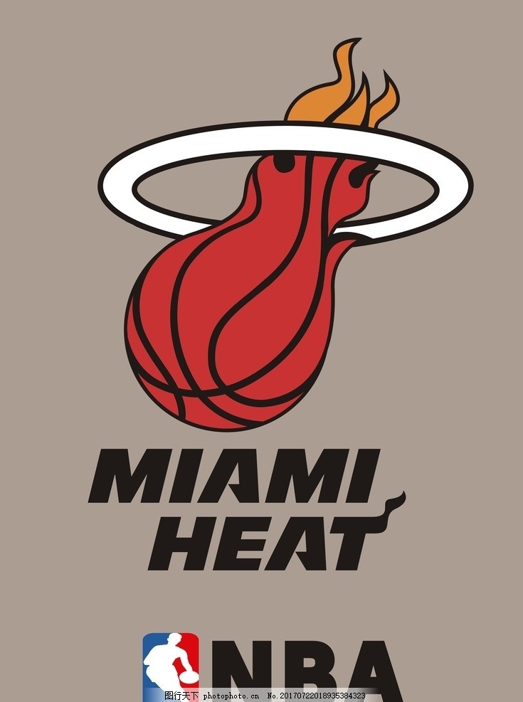 太疼了，萨勒马克尔斯被对手踩中后在地上抽动（萨勒马克尔斯遭对手踩踏后痛苦抽搐倒地）