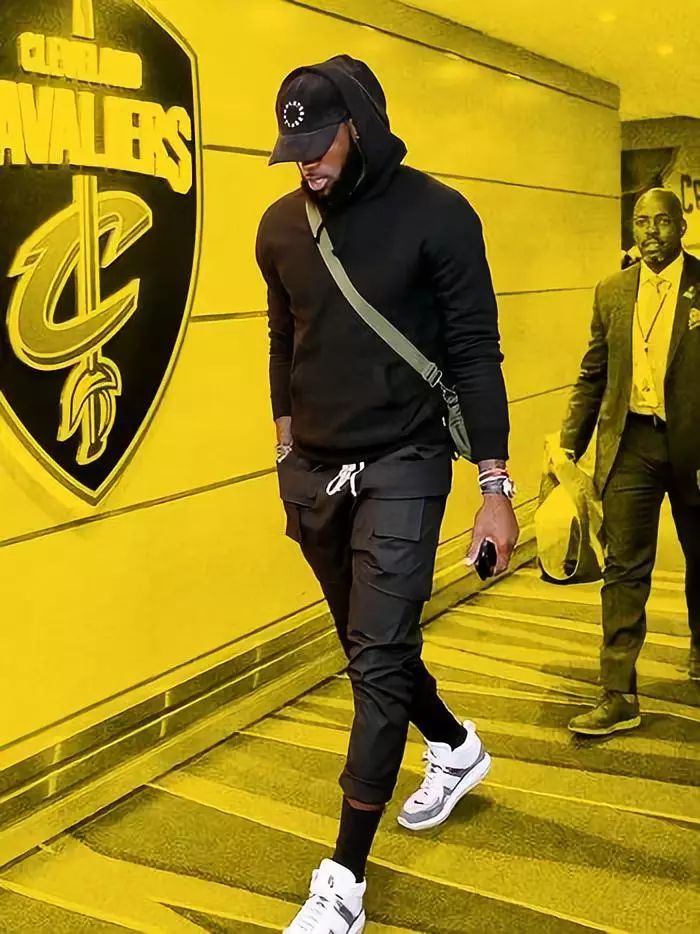 比赛尾声扑点，迈尼昂：我很自信，我的队友们也信任我（末段扑点，迈尼昂：我很自信，队友也相信我）