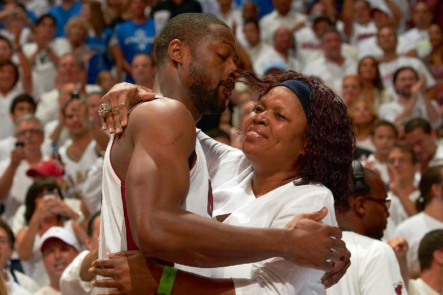 💛🖤相伴三年半，多特蒙德已宛若故乡🎤迈尔谈及续约：（💛🖤携手三年半，多特已成第二故乡｜迈尔畅谈续约）